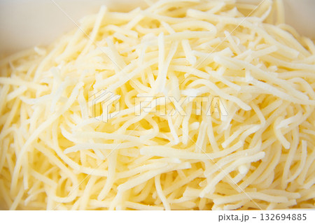 細切りチーズ 132694885