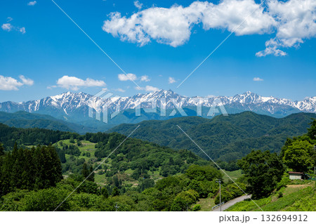 北アルプスの山並み　長野県 132694912