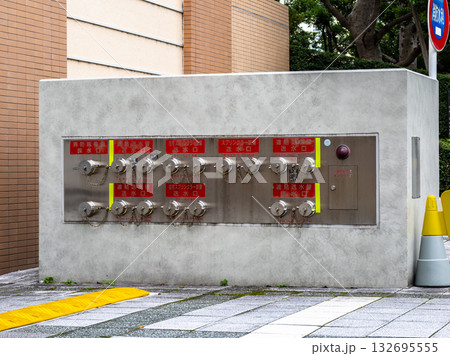 高層マンションの消火設備（採水口・送水口） 132695555