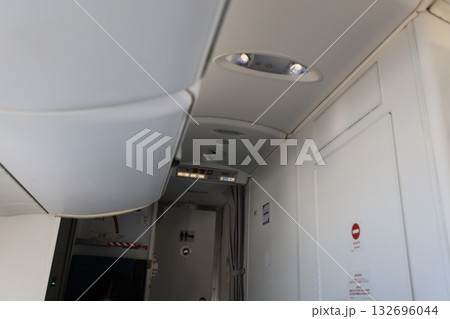 機内 132696044