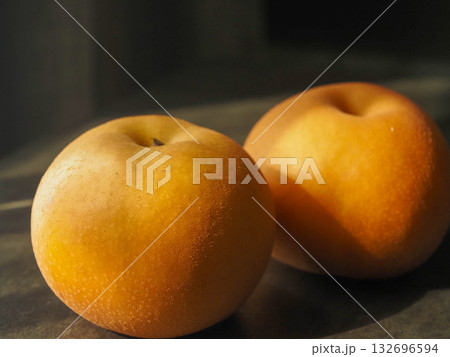 秋の味覚梨 132696594