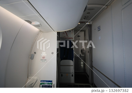 飛行機 飛行機 132697382