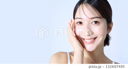 女性のポートレート　ビューティーイメージ 132697495