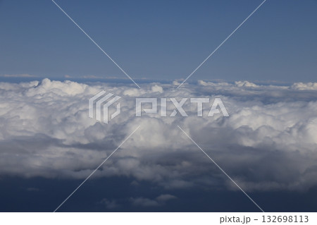 飛行機から見た雲 132698113
