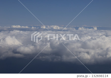 飛行機から見た雲 132698114