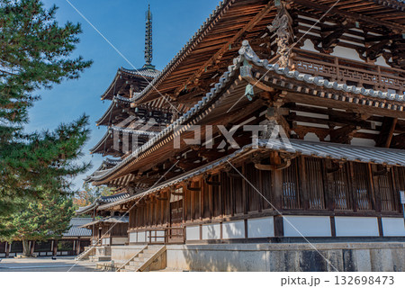 法隆寺 金堂と五重塔 132698473