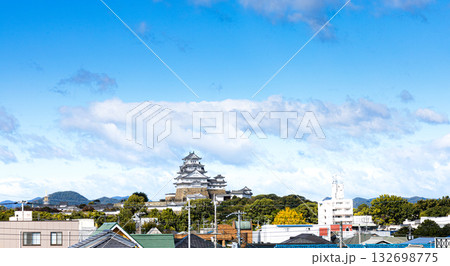 姫路市にあるJR播但線京口駅のプラットホームから見た姫路城 姫路市にあるJR播但線京口駅のプラットホームから見た姫路城 132698775