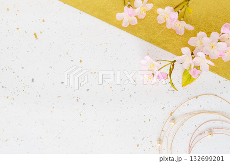 桜と金箔の入った和紙と水引の背景素材 桜と金箔の入った和紙と水引の背景素材 132699201