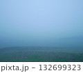 北海道の神秘的な霧 132699323