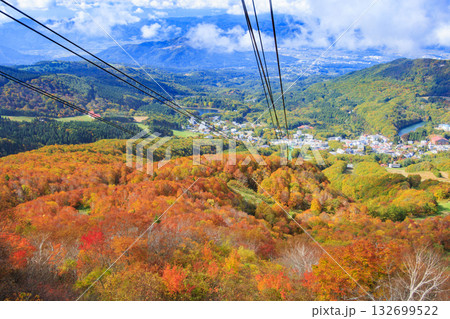 紅葉見頃な山形蔵王高原 132699522