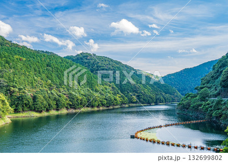 天ケ瀬ダムのダム湖（鳳凰湖）　京都府宇治市 132699802