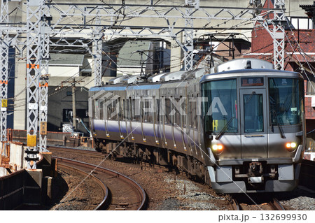 和歌山方面へ向かうJR阪和線 223系2500番台 132699930
