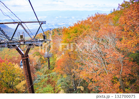 紅葉見頃な安達太良山 132700075