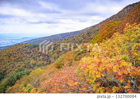 紅葉見頃な安達太良山 132700084