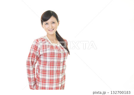 パジャマ姿の女性 パジャマ姿の女性 132700183