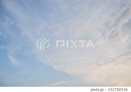 今日のはじまり - 夏の日の優しい空 今日のはじまり - 夏の日の優しい空 132700536