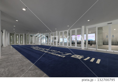 あなぶきアリーナ香川、メインアリーナ入口の風除室 あなぶきアリーナ香川、メインアリーナ入口の風除室 132700795