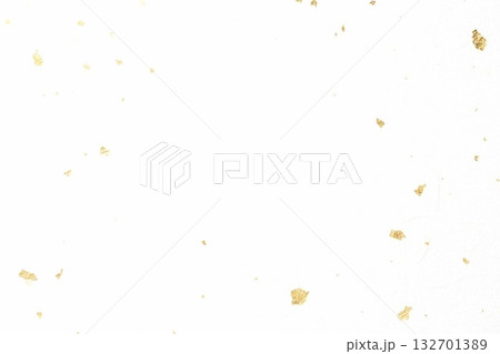 金彩が輝く和柄背景 お正月・年賀・祝いデザインに使える上品素材 132701389