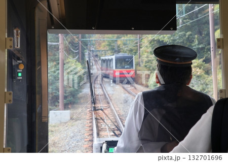 箱根登山ケーブルカー 運転席からの風景 中強羅駅-公園上駅間の行き違い所付近 箱根登山ケーブルカー 運転席からの風景 中強羅駅-公園上駅間の行き違い所付近 132701696