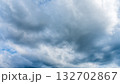 夏の青空に流れるたくさんの白い雲 132702867