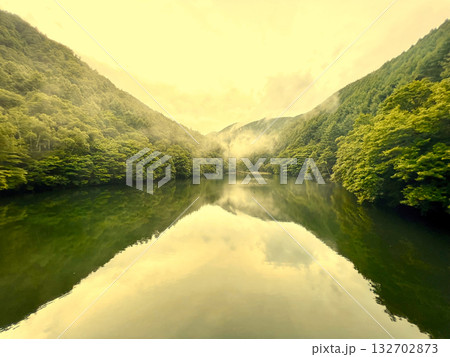 セピア色の湖畔風景 セピア色の湖畔風景 132702873