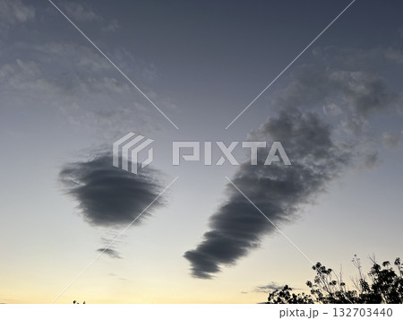 夕暮れと雲 夕暮れと雲 132703440