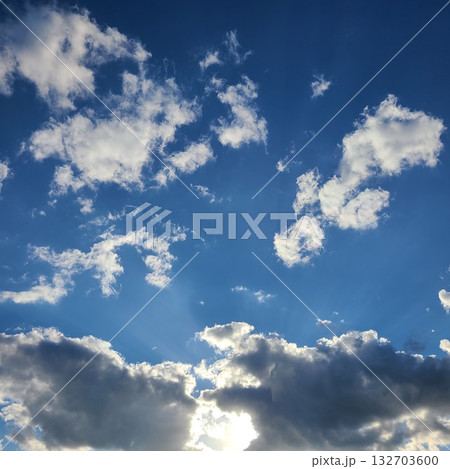 雲の多い秋空 132703600