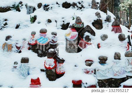 高野山　奥の院　冬の無縁塚 132705217
