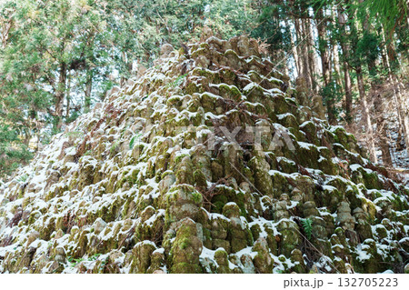 高野山　奥の院　冬の無縁塚 132705223