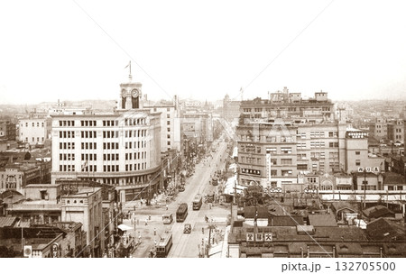 古写真 1932-1933年 東京 銀座通り(中央通り) 銀座四丁目付近のパノラマ 古写真 1932-1933年 東京 銀座通り(中央通り) 銀座四丁目付近のパノラマ 132705500