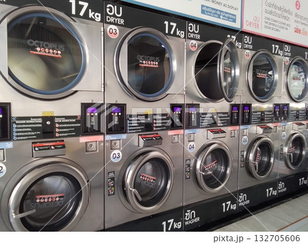 タイのコインランドリー 132705606
