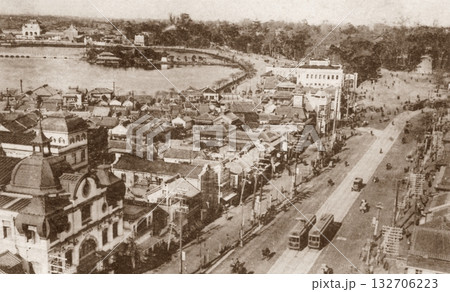 古写真　1907-1918年　東京　上野広小路と上野公園不忍池のパノラマ 132706223
