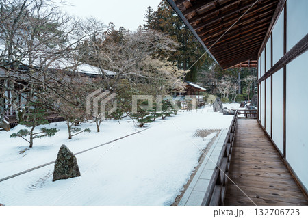 高野山 冬の金剛峯寺の蟠龍庭 高野山 冬の金剛峯寺の蟠龍庭 132706723