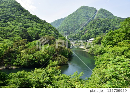 日光市川治温泉　鬼怒川と川治温泉の町並み 132706929