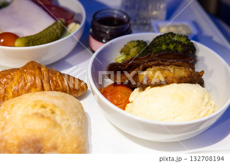 国際線ビジネスクラスの機内食の朝食 国際線ビジネスクラスの機内食の朝食 132708194