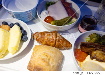 国際線ビジネスクラスの機内食の朝食 国際線ビジネスクラスの機内食の朝食 132708226