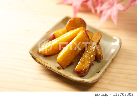 秋の味覚の大学芋イメージ 秋の味覚の大学芋イメージ 132708302