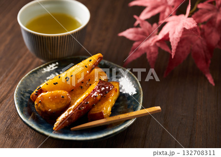 秋の味覚の大学芋イメージ 秋の味覚の大学芋イメージ 132708311