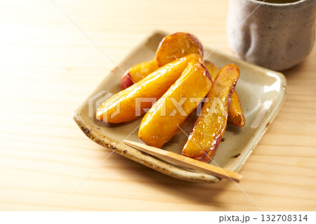 秋の味覚の大学芋イメージ 秋の味覚の大学芋イメージ 132708314