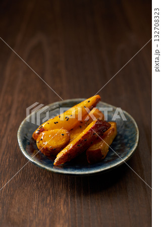 秋の味覚の大学芋イメージ 秋の味覚の大学芋イメージ 132708323