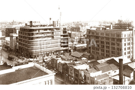 古写真　1931-1933年　東京　日本橋の白木屋百貨店周辺のパノラマ 132708810