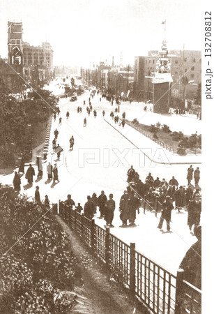 古写真　1931-1933年　東京　上野公園から望む上野広小路の街並み 132708812