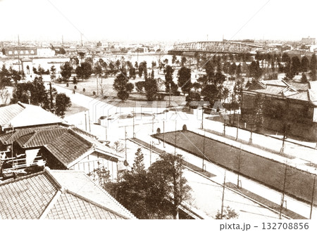 古写真　1931-1933年　東京　日本橋の浜町公園と新大橋のパノラマ 132708856