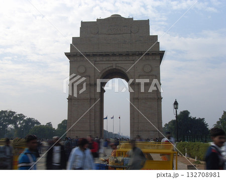 インド、デリーの歴史的な建造物、インド門(India Gate) インド、デリーの歴史的な建造物、インド門(India Gate) 132708981