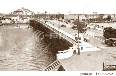 古写真　1933-1945年　東京　隅田川に架かる両国橋と両国国技館 132709292