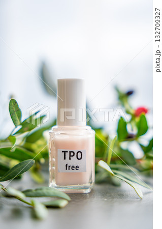 TPO free gel nail polish lying on a table in soft natural light. Highlighting clean beauty choices and awareness of Trimethylbenzoyl Diphenylphosphine Oxide in cosmetics 132709327