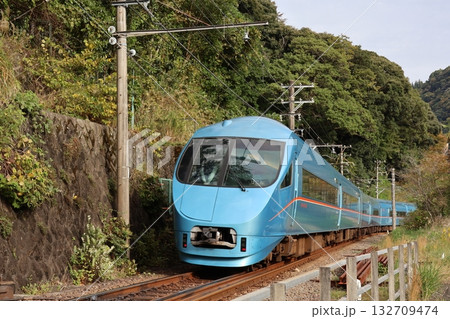 箱根湯本駅付近を走行する小田急ロマンスカー MSE 箱根湯本駅付近を走行する小田急ロマンスカー MSE 132709474
