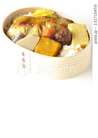 焼き魚弁当を白背景で撮影 132710459