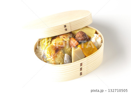焼き魚弁当を白背景で撮影 焼き魚弁当を白背景で撮影 132710505