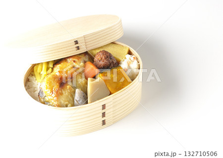 焼き魚弁当を白背景で撮影 焼き魚弁当を白背景で撮影 132710506